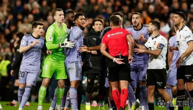 阿斯：西足协将开会讨论裁判改革 皇马受邀参加