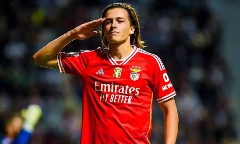 罗马诺：皇马签下左后卫A费 分期支付5000万欧